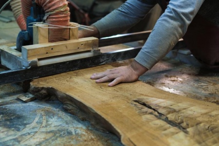 Les secrets des artisans bois et métal pour créer des meubles durables